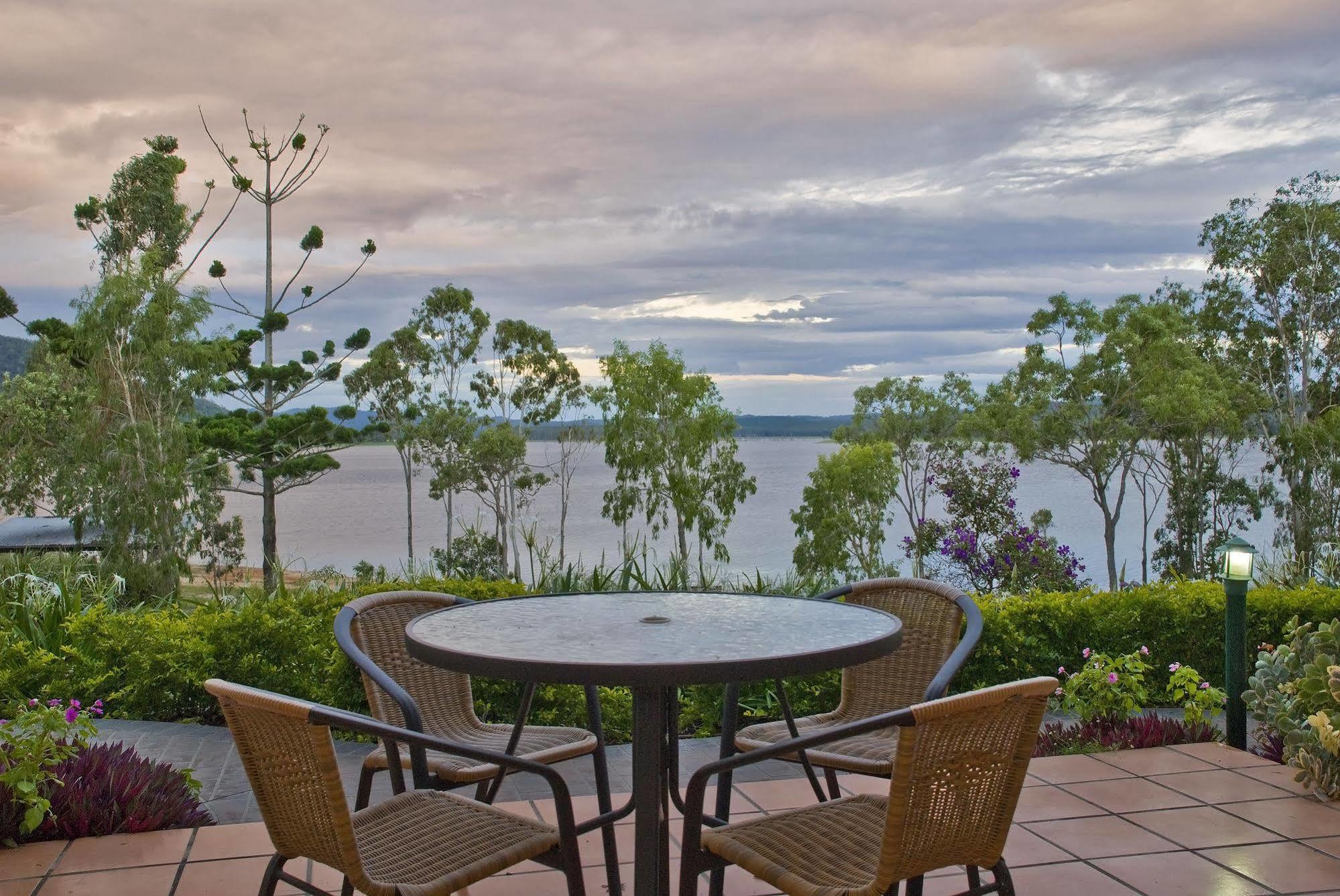 Tinaroo Lake Resort Exterior photo